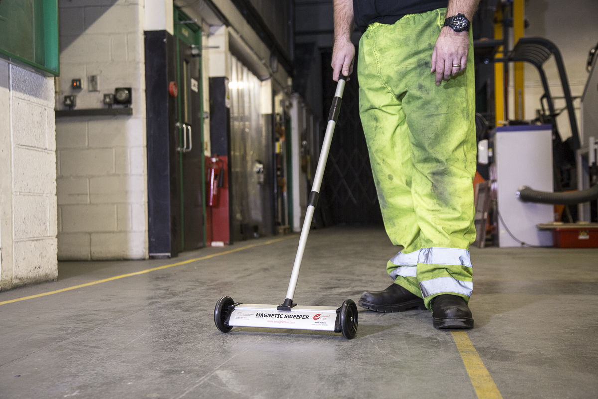 Handheld Magnetic Sweepers Brooms