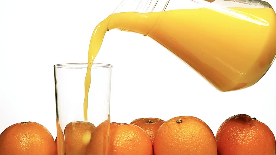 15 Magnetic liquid traps capture iron in orange juice