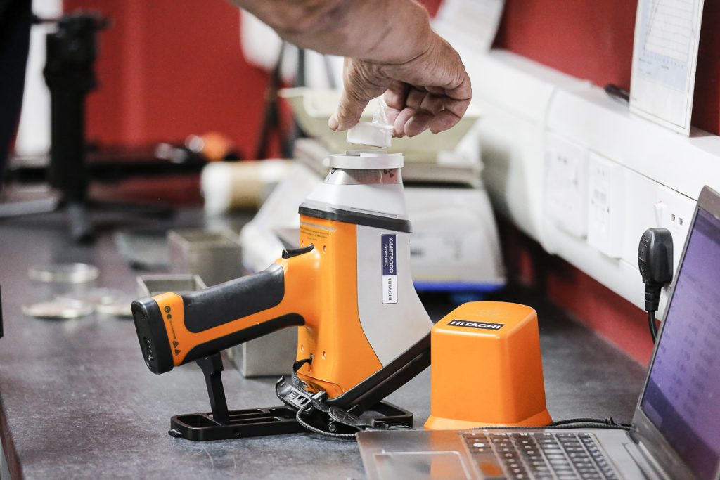 Hitachi High tech XRF Analyser