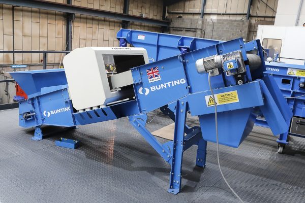 Shredder Feeder Conveyor with Metal Detector