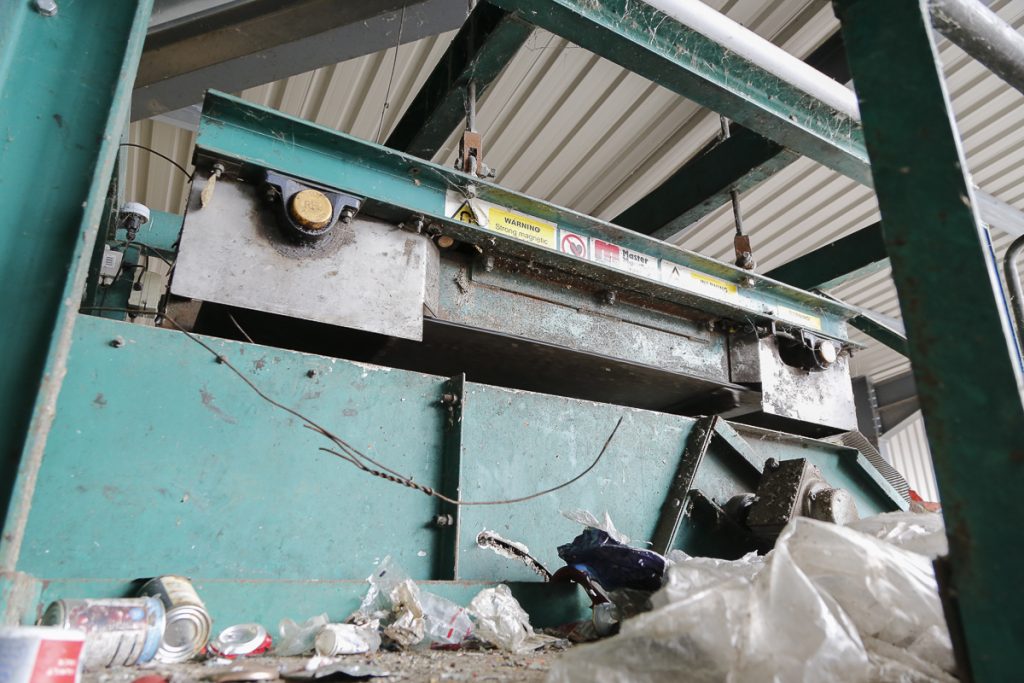 Permanent Overband Magnet in a pre-sorted refuse plant